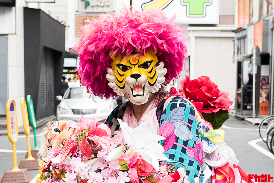 新宿タイガー　虎のお面で新宿を疾走する男性の正体がドキュメンタリー映画で判明!?